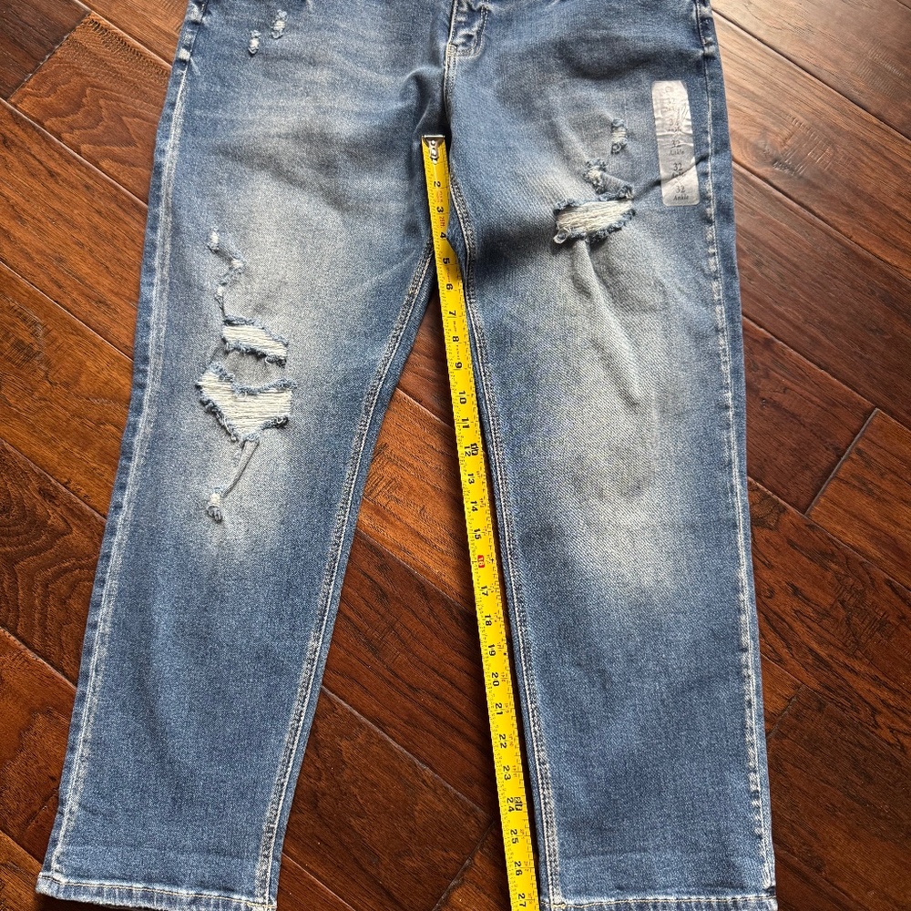 Kancan  Signature size 32 Distressed Denim Jean